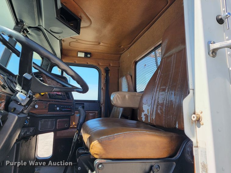 image for item JL9401 1993 Freightliner FLD  flatbed truck