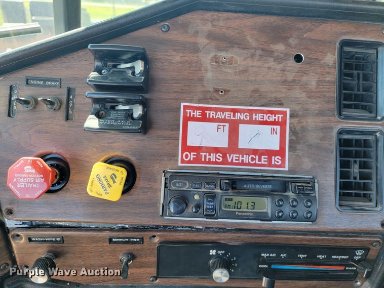 image for item JL9401 1993 Freightliner FLD  flatbed truck