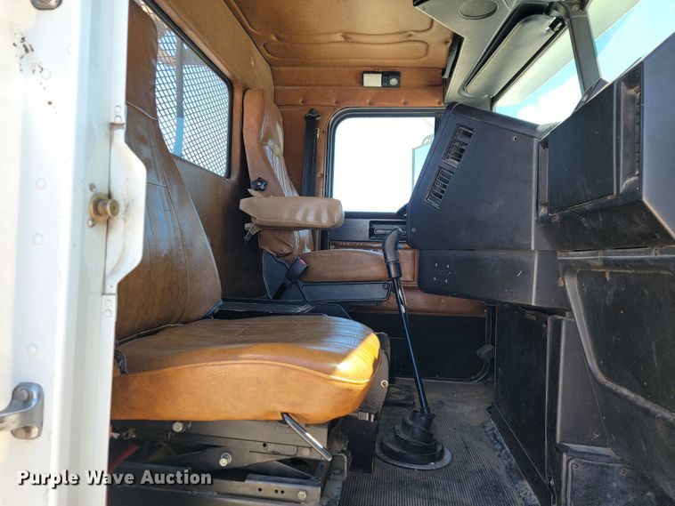 image for item JL9401 1993 Freightliner FLD  flatbed truck