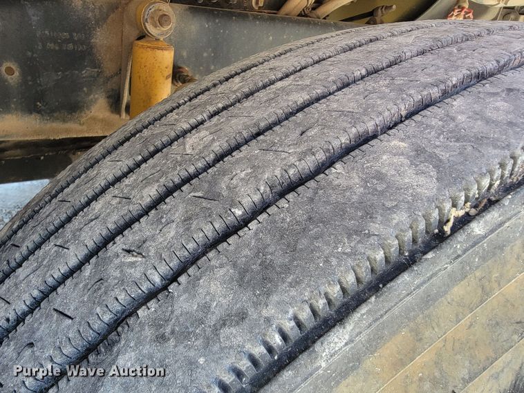 image for item JL9401 1993 Freightliner FLD  flatbed truck