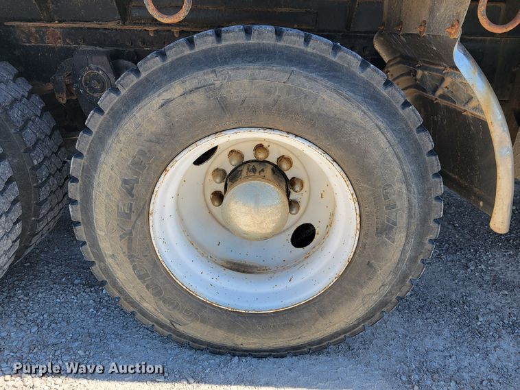 image for item JL9401 1993 Freightliner FLD  flatbed truck