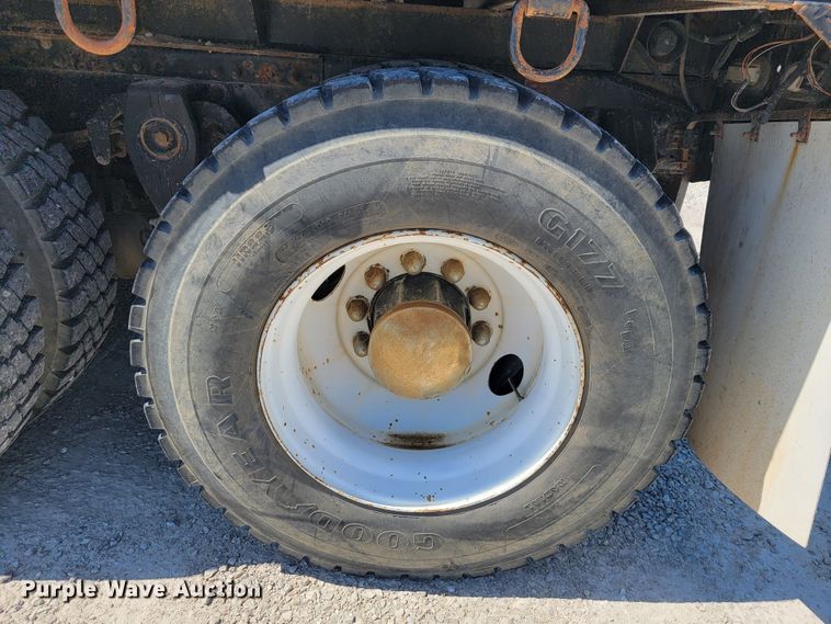 image for item JL9401 1993 Freightliner FLD  flatbed truck