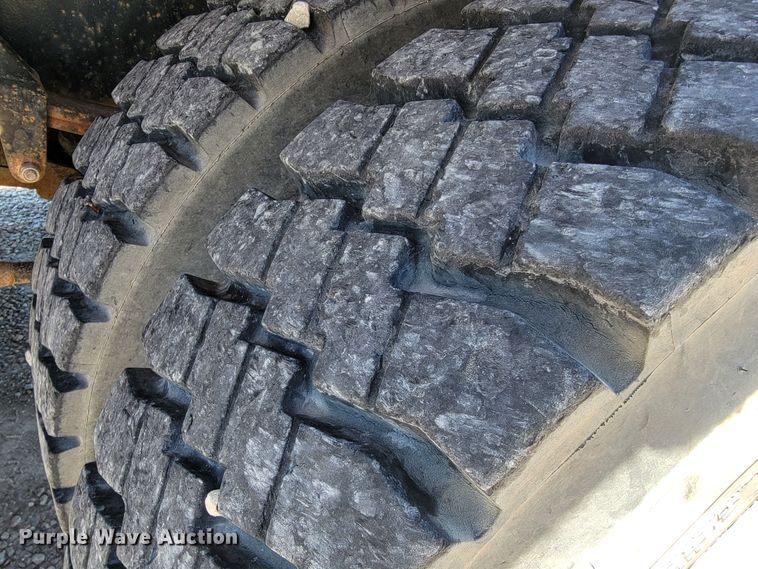 image for item JL9401 1993 Freightliner FLD  flatbed truck