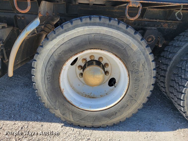 image for item JL9401 1993 Freightliner FLD  flatbed truck