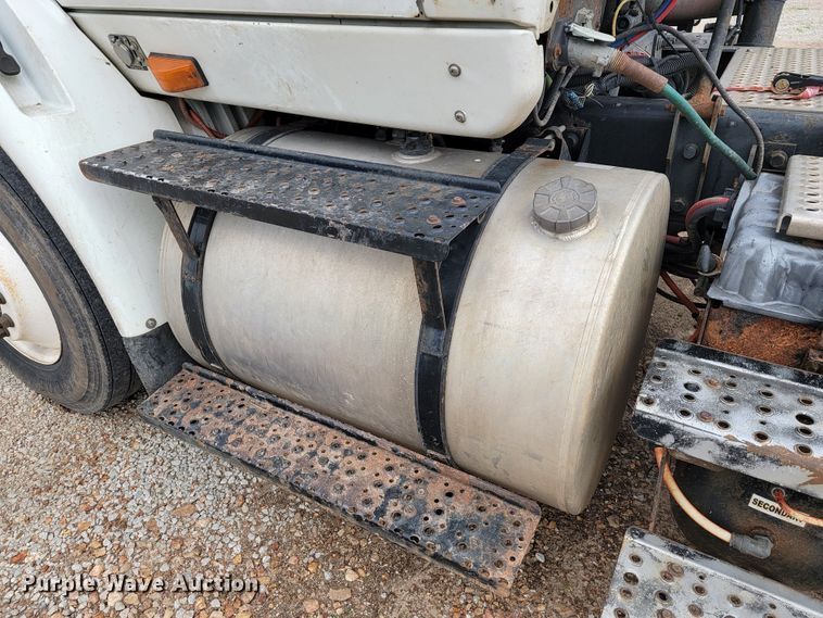 image for item JL9432 2011 International TranStar 8600  semi truck