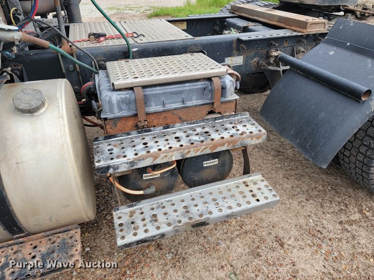 image for item JL9432 2011 International TranStar 8600  semi truck