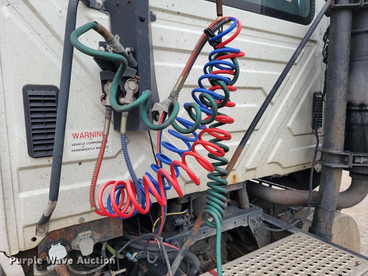 image for item JL9432 2011 International TranStar 8600  semi truck