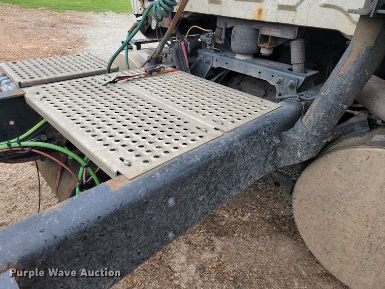 image for item JL9432 2011 International TranStar 8600  semi truck