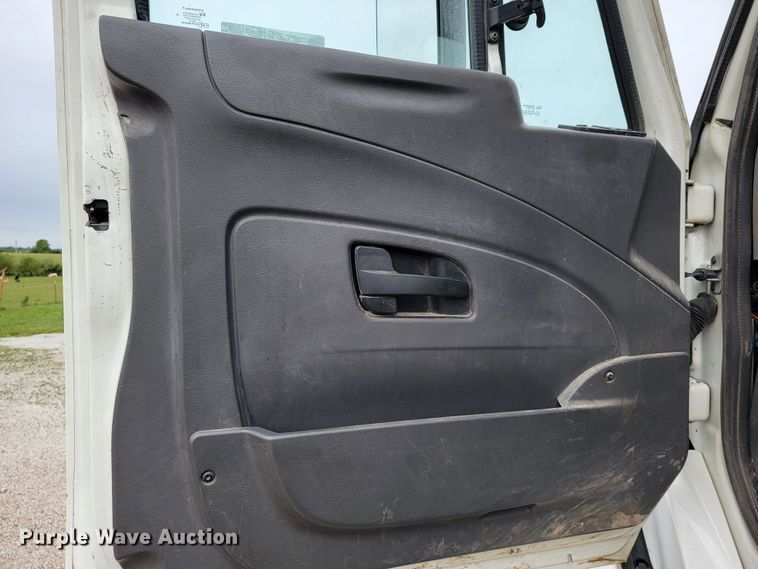 image for item JL9432 2011 International TranStar 8600  semi truck