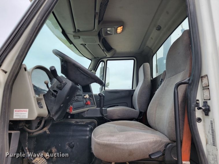 image for item JL9432 2011 International TranStar 8600  semi truck