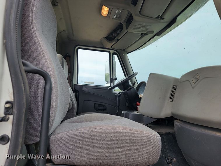 image for item JL9432 2011 International TranStar 8600  semi truck