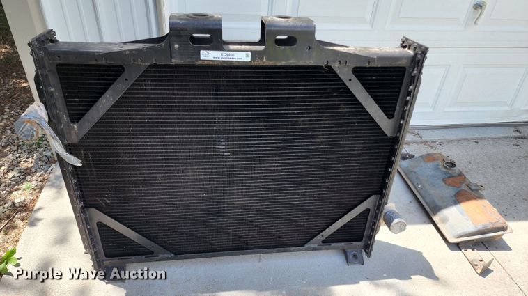 image for item KC9466 Kenworth T800 wide hood radiator
