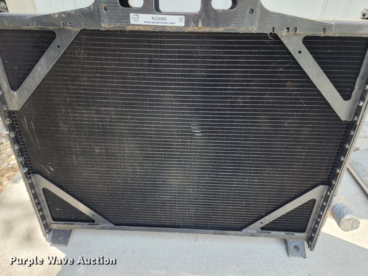 image for item KC9466 Kenworth T800 wide hood radiator