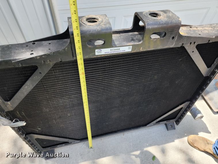 image for item KC9466 Kenworth T800 wide hood radiator