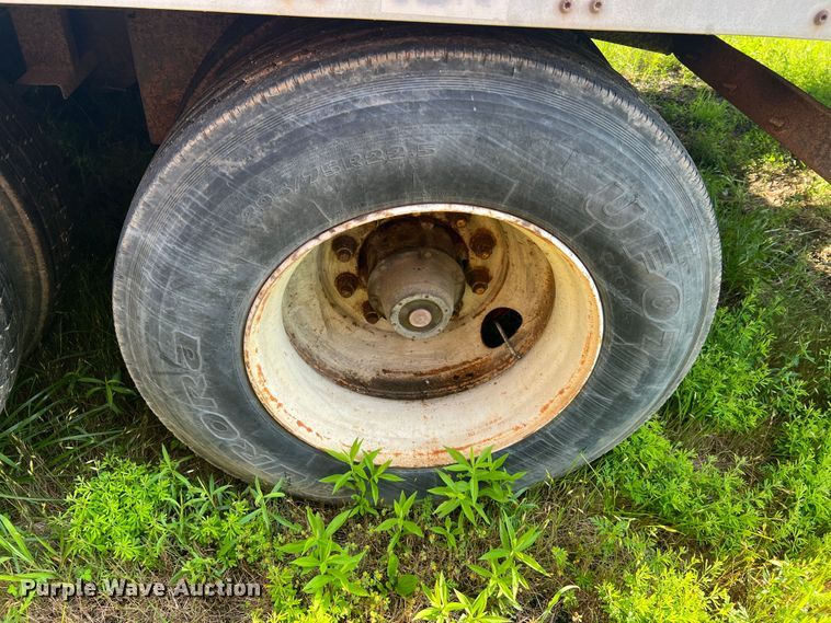 image for item KC9911 2000 Wabash  dry van trailer