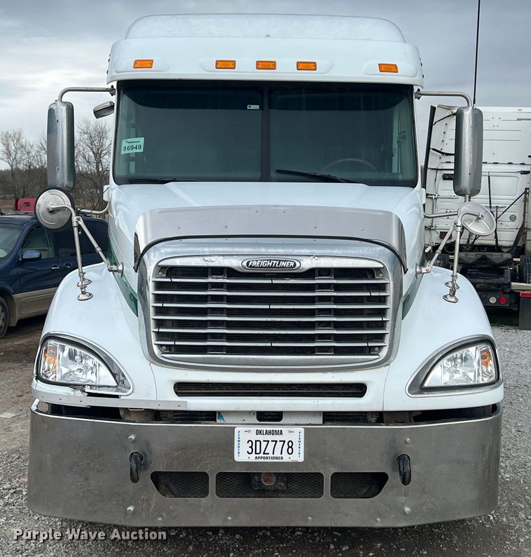 image for item KG9825 2008 Freightliner Columbia 120  semi truck