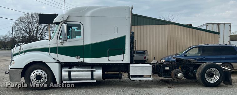 image for item KG9825 2008 Freightliner Columbia 120  semi truck