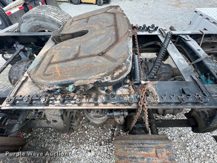 image for item KG9825 2008 Freightliner Columbia 120  semi truck