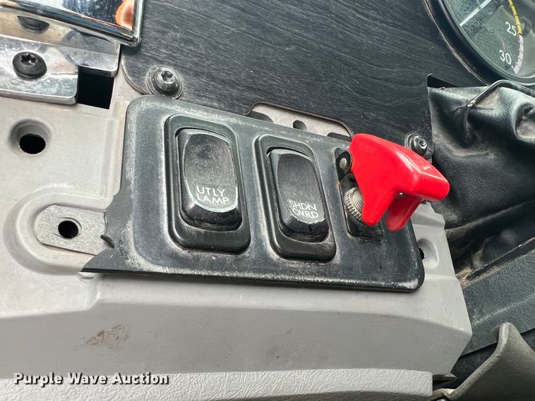 image for item KG9825 2008 Freightliner Columbia 120  semi truck