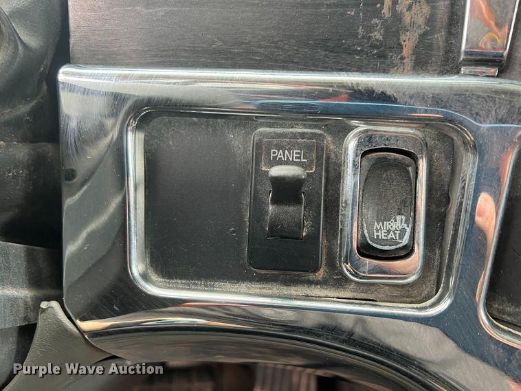 image for item KG9825 2008 Freightliner Columbia 120  semi truck