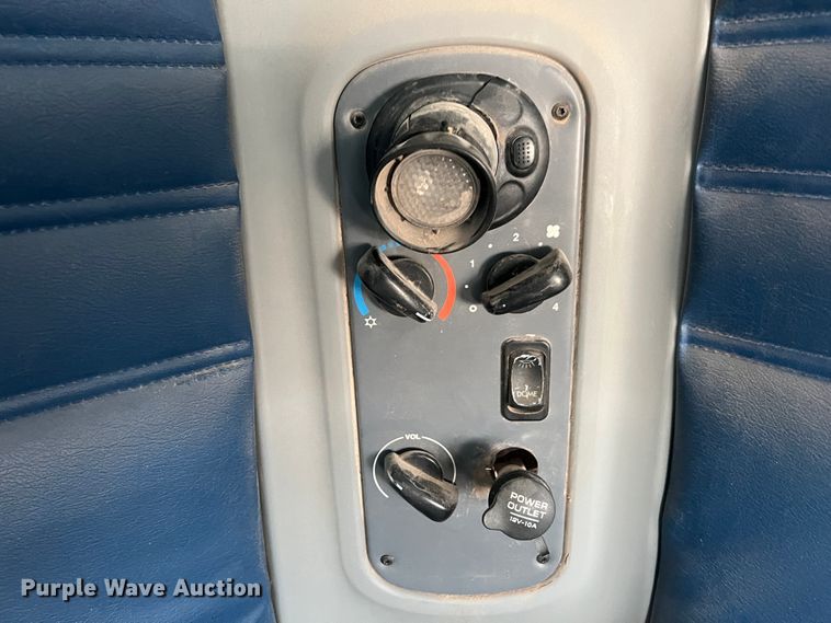 image for item KG9825 2008 Freightliner Columbia 120  semi truck