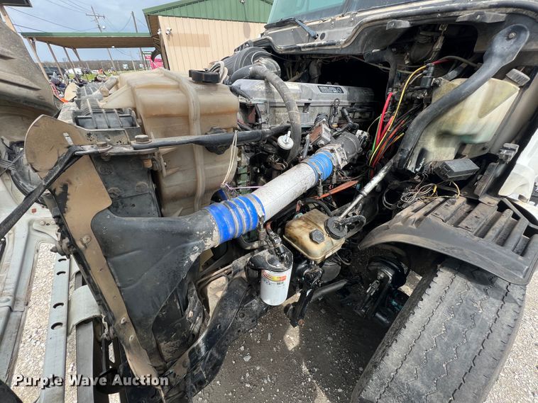 image for item KG9825 2008 Freightliner Columbia 120  semi truck