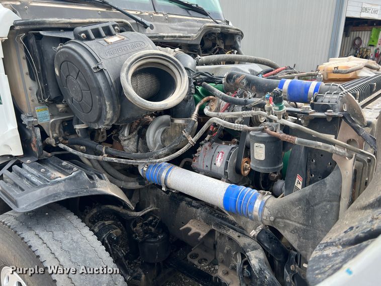 image for item KG9825 2008 Freightliner Columbia 120  semi truck