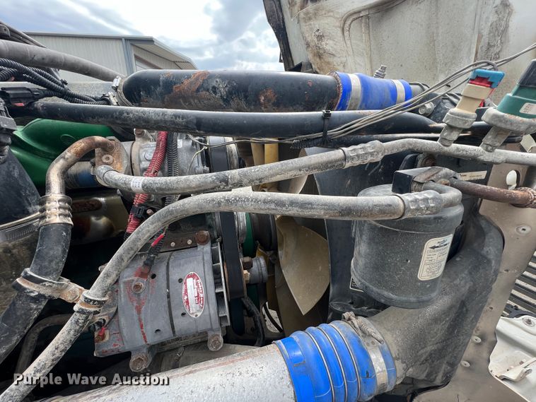 image for item KG9825 2008 Freightliner Columbia 120  semi truck