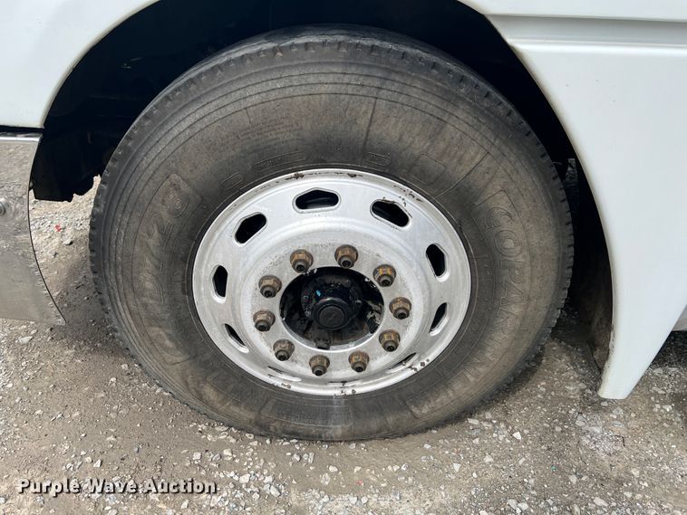 image for item KG9825 2008 Freightliner Columbia 120  semi truck