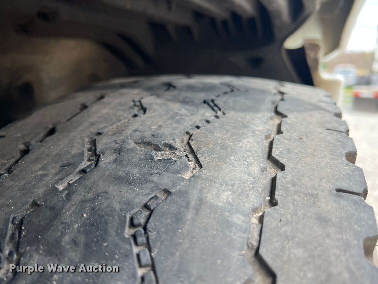 image for item KG9825 2008 Freightliner Columbia 120  semi truck