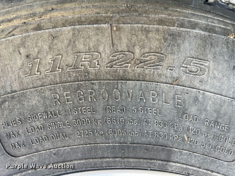 image for item KG9825 2008 Freightliner Columbia 120  semi truck