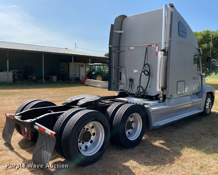 image for item KJ9906 2006 Freightliner Century Class ST120  semi truck