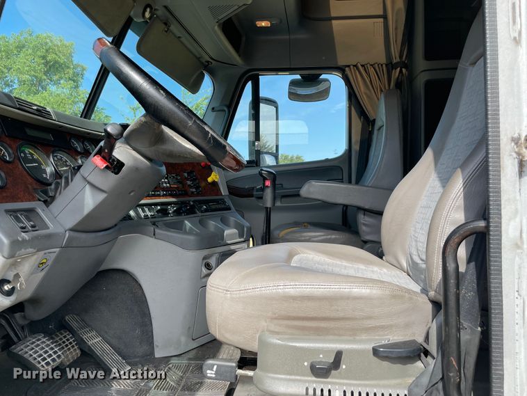 image for item KJ9906 2006 Freightliner Century Class ST120  semi truck