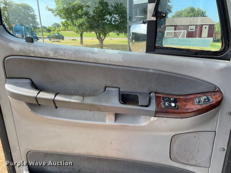 image for item KJ9906 2006 Freightliner Century Class ST120  semi truck