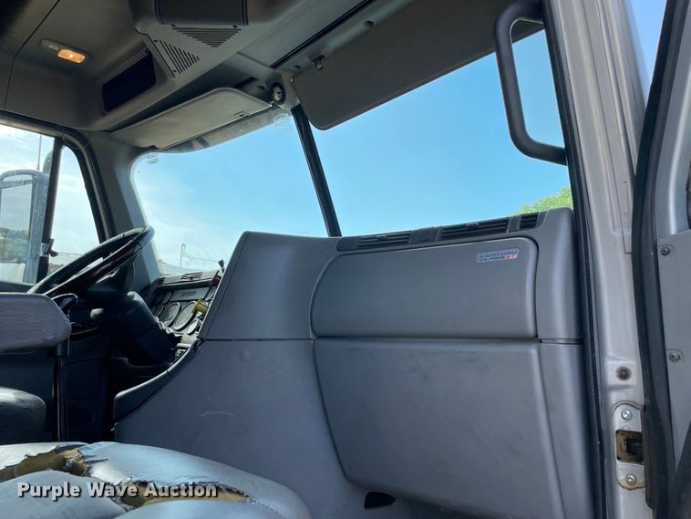 image for item KJ9906 2006 Freightliner Century Class ST120  semi truck