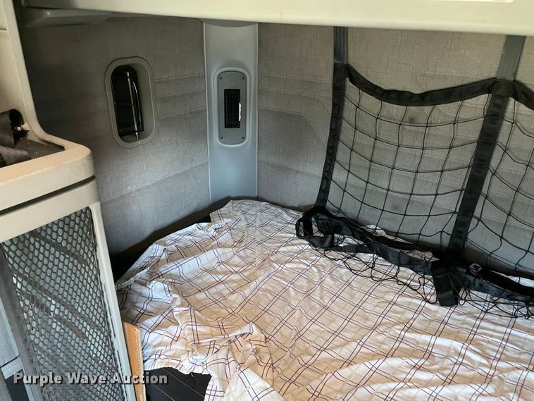 image for item KJ9906 2006 Freightliner Century Class ST120  semi truck