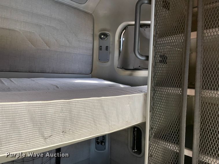 image for item KJ9906 2006 Freightliner Century Class ST120  semi truck