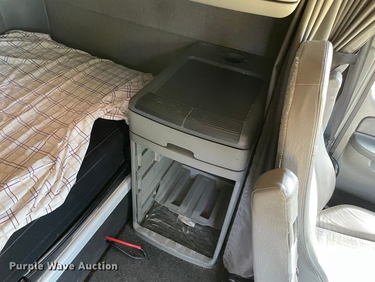 image for item KJ9906 2006 Freightliner Century Class ST120  semi truck