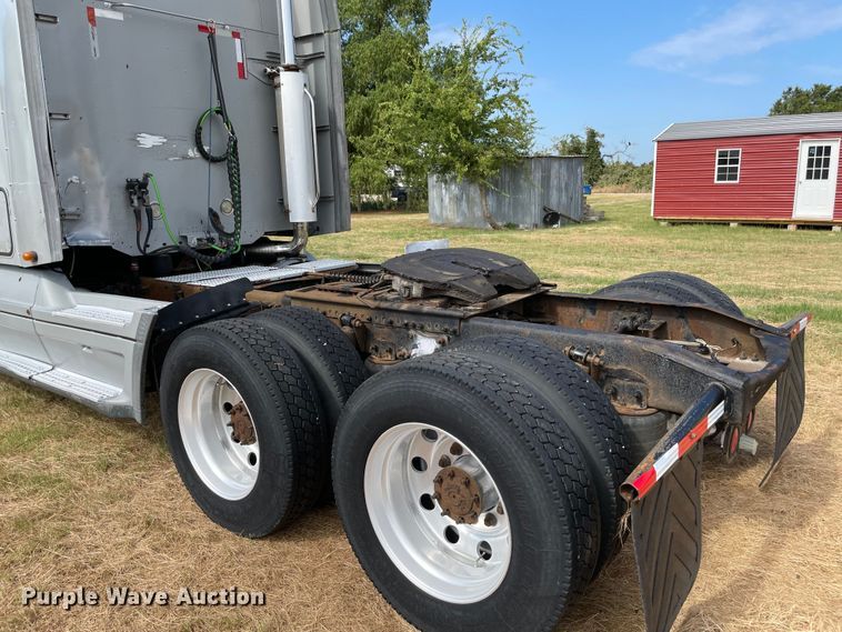 image for item KJ9906 2006 Freightliner Century Class ST120  semi truck