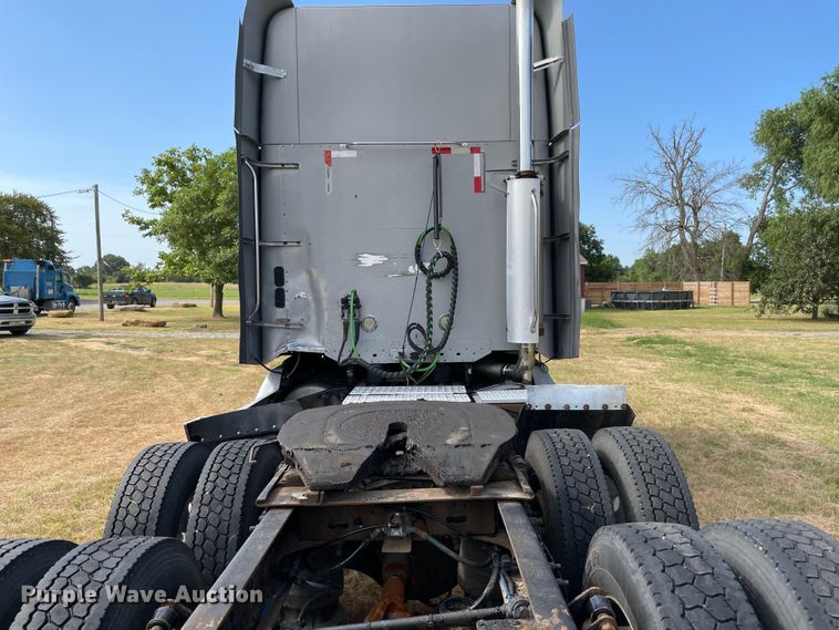 image for item KJ9906 2006 Freightliner Century Class ST120  semi truck