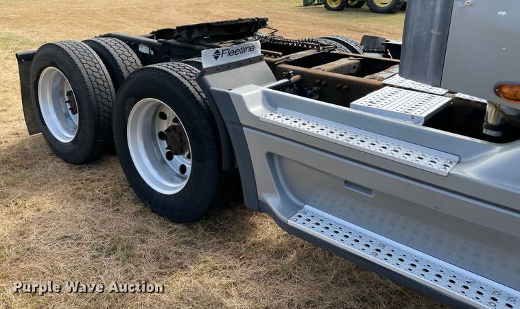 image for item KJ9906 2006 Freightliner Century Class ST120  semi truck