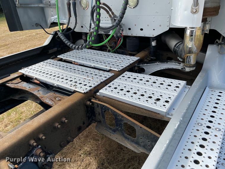 image for item KJ9906 2006 Freightliner Century Class ST120  semi truck