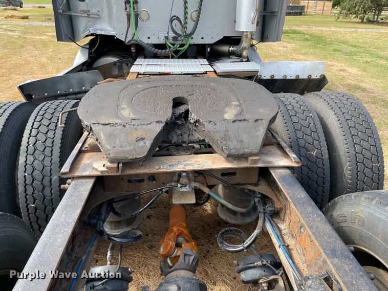 image for item KJ9906 2006 Freightliner Century Class ST120  semi truck