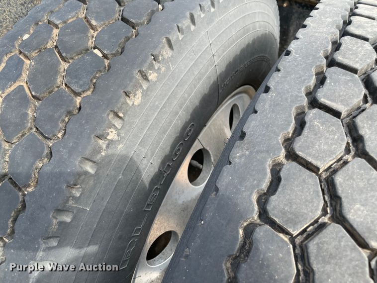 image for item KJ9906 2006 Freightliner Century Class ST120  semi truck