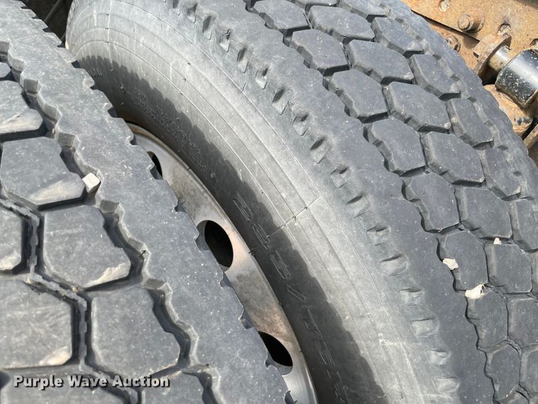 image for item KJ9906 2006 Freightliner Century Class ST120  semi truck