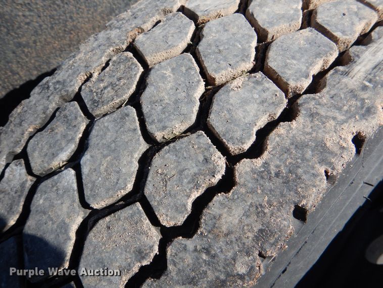 image for item KJ9906 2006 Freightliner Century Class ST120  semi truck