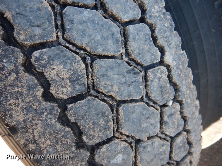 image for item KJ9906 2006 Freightliner Century Class ST120  semi truck