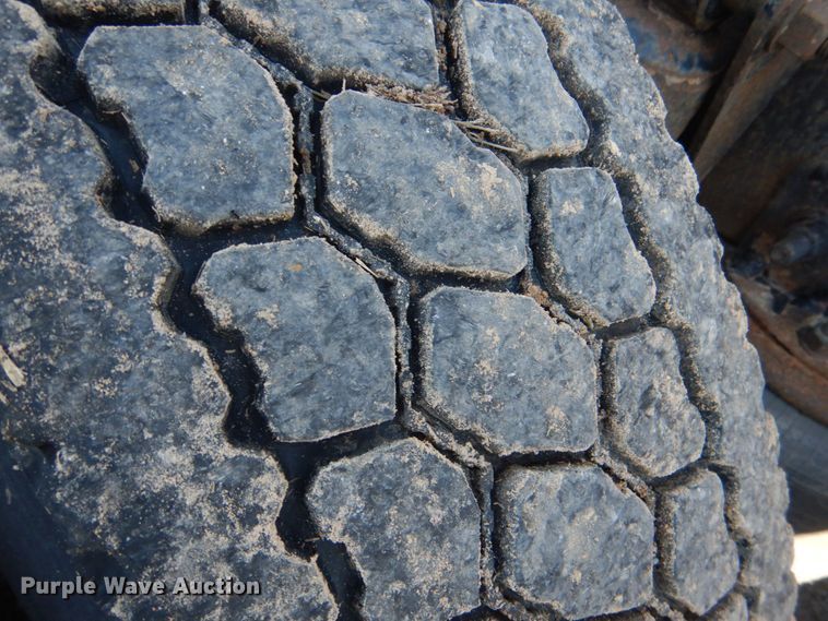 image for item KJ9906 2006 Freightliner Century Class ST120  semi truck