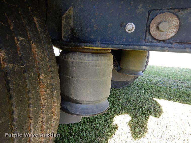 image for item KJ9907 2016 Manac 13253C0B1  drop deck trailer