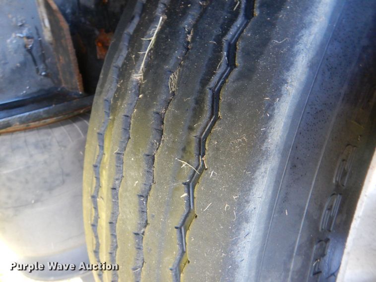 image for item KJ9907 2016 Manac 13253C0B1  drop deck trailer